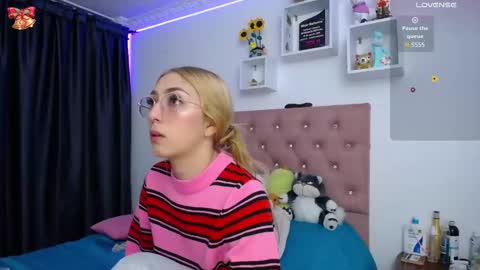 Snapshot of bonny_clyde_xx_ chatting on 10-25-25, 05:26 Soffy Brooks Independent model online show from 10-25-25, 05:26