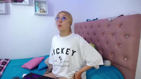 Snapshot of bonny_clyde_xx_ chatting on 10-28-25, 05:11 Soffy Brooks Independent model online show from 10-28-25, 05:11