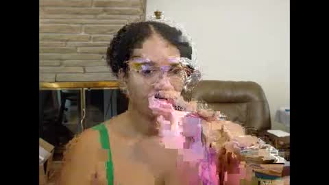 Queen Bon Vivantt online show from 12-18-25, 03:07