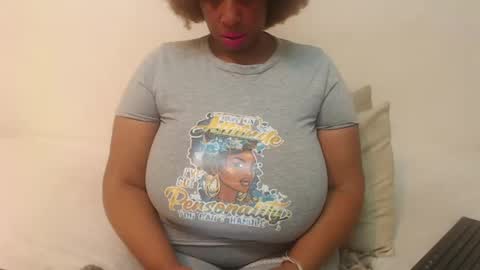 Snapshot of boobyqueen24 chatting on 02-18-25, 09:09 boobyqueen online show from 02-18-25, 09:09