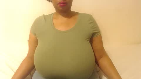 Snapshot of boobyqueen24 chatting on 09-12-25, 03:06 boobyqueen online show from 09-12-25, 03:06