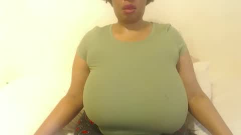 Snapshot of boobyqueen24 chatting on 09-20-25, 02:40 boobyqueen online show from 09-20-25, 02:40