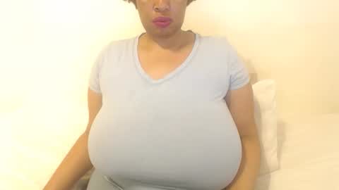 Snapshot of boobyqueen24 chatting on 09-25-25, 08:07 boobyqueen online show from 09-25-25, 08:07