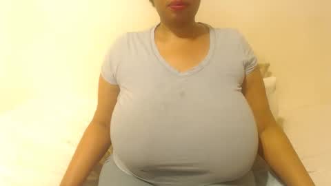 Snapshot of boobyqueen24 chatting on 09-26-25, 03:54 boobyqueen online show from 09-26-25, 03:54