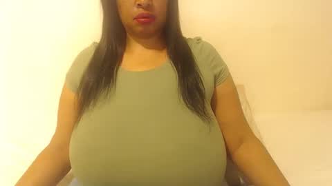 Snapshot of boobyqueen24 chatting on 10-19-25, 08:59 boobyqueen online show from 10-19-25, 08:59