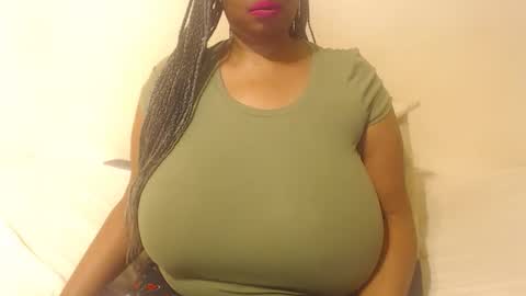 Snapshot of boobyqueen24 chatting on 11-21-25, 02:43 boobyqueen online show from 11-21-25, 02:43