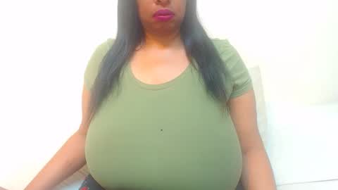 Snapshot of boobyqueen24 chatting on 05-20-26, 12:33 boobyqueen online show from 05-20-26, 12:33
