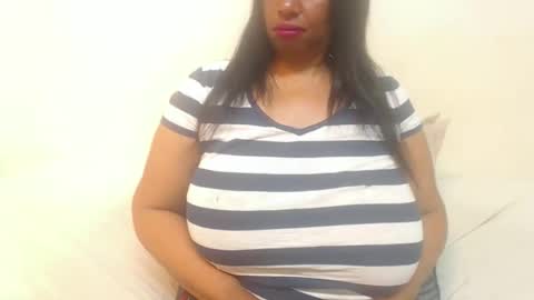 Snapshot of boobyqueen24 chatting on 05-26-26, 04:58 boobyqueen online show from 05-26-26, 04:58