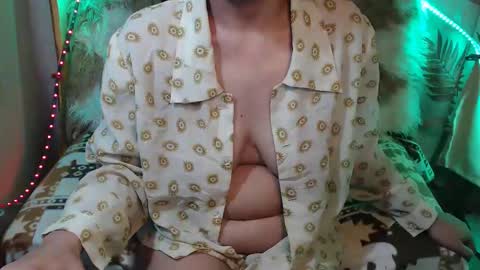 Snapshot of boobzy_hot chatting on 12-24-24, 12:11 Zy online show from 12-24-24, 12:11