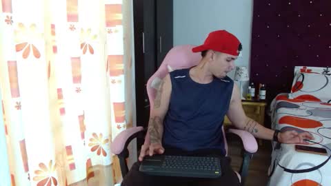 Snapshot of booyhott_ chatting on 10-25-25, 07:52 booyhott_ online show from 10-25-25, 07:52