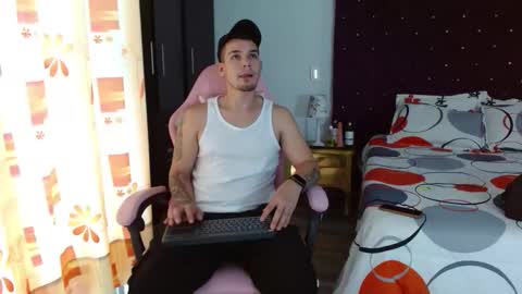 Snapshot of booyhott_ chatting on 10-27-25, 07:07 booyhott_ online show from 10-27-25, 07:07