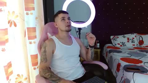 Snapshot of booyhott_ chatting on 10-31-25, 06:53 booyhott_ online show from 10-31-25, 06:53