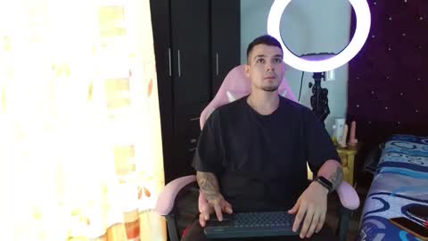 Snapshot of booyhott_ chatting on 11-04-25, 07:02 booyhott_ online show from 11-04-25, 07:02