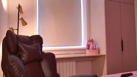 Snapshot of born_to_blow_ chatting on 04-23-26, 06:58 Hallie online show from 04-23-26, 06:58