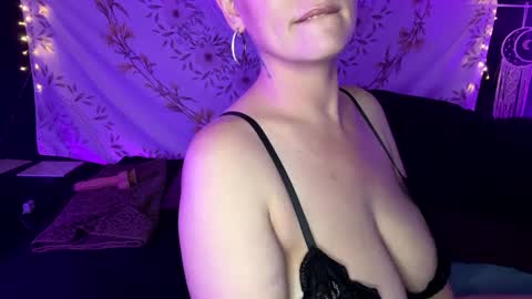 Snapshot of bossmomma chatting on 02-03-25, 01:30 BossMom online show from 02-03-25, 01:30