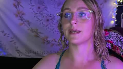 Snapshot of bossmomma chatting on 10-09-25, 02:04 BossMom online show from 10-09-25, 02:04