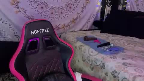 Snapshot of bossmomma chatting on 10-26-25, 06:03 BossMom online show from 10-26-25, 06:03