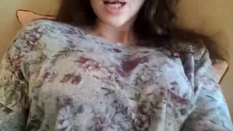 Snapshot of bouncyqueenmajesty chatting on 02-10-25, 06:45 Bouncy Queen Majesty online show from 02-10-25, 06:45