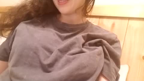 Snapshot of bouncyqueenmajesty chatting on 09-12-25, 12:27 Bouncy Queen Majesty online show from 09-12-25, 12:27