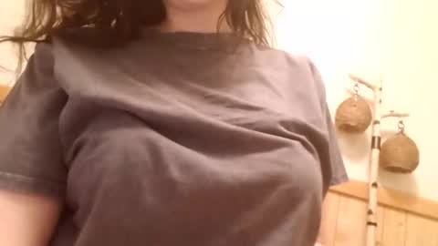 Snapshot of bouncyqueenmajesty chatting on 09-16-25, 06:53 Bouncy Queen Majesty online show from 09-16-25, 06:53