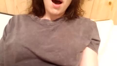 Snapshot of bouncyqueenmajesty chatting on 09-17-25, 06:20 Bouncy Queen Majesty online show from 09-17-25, 06:20