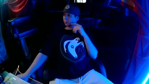 Snapshot of bowerboi1217 chatting on 05-02-26, 02:49 Bowerboi1217 online show from 05-02-26, 02:49