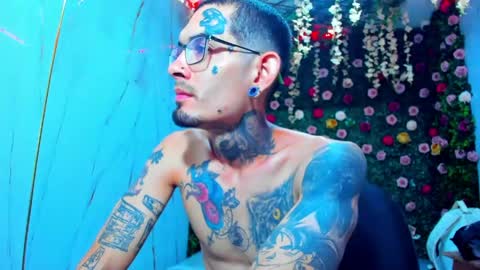 boy_tatto77 online show from 04-14-26, 01:44