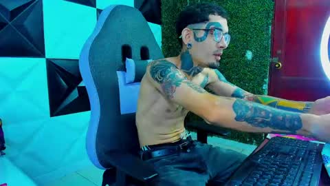 boy_tatto77 online show from 05-27-26, 12:02