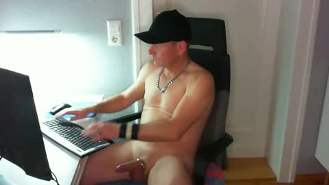 Snapshot of boycatcher chatting on 12-19-24, 09:17 Julian online show from 12-19-24, 09:17