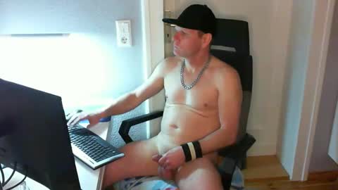 Snapshot of boycatcher chatting on 02-09-25, 04:29 Julian online show from 02-09-25, 04:29