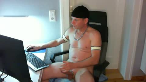 Snapshot of boycatcher chatting on 11-01-25, 03:25 Julian online show from 11-01-25, 03:25