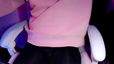 Snapshot of boycurious95 chatting on 01-12-25, 03:17 Atari online show from 01-12-25, 03:17