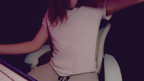 Snapshot of boycurious95 chatting on 03-10-25, 04:07 Atari online show from 03-10-25, 04:07