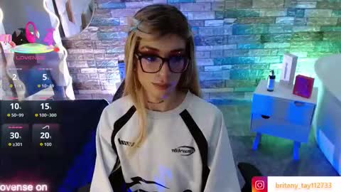 boyfox_tay online show from 09-22-25, 03:41