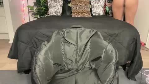 Snapshot of boysdroollx chatting on 12-16-25, 04:17 Puddin online show from 12-16-25, 04:17