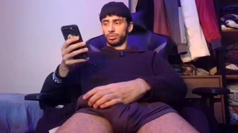 Snapshot of boyzinm2 chatting on 06-12-26, 07:18 boyzinm2 online show from 06-12-26, 07:18