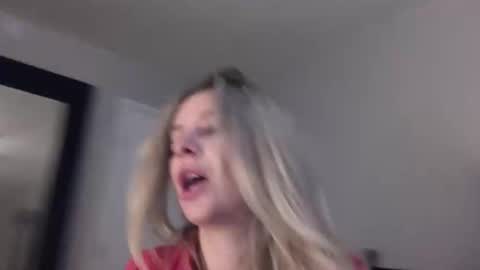 Snapshot of bpkylie chatting on 11-19-25, 01:38 bpkylie online show from 11-19-25, 01:38