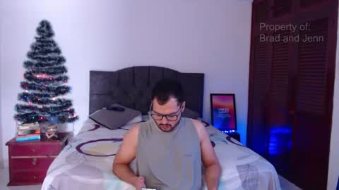 Snapshot of bradandjenn chatting on 12-24-24, 03:47 Your favorite couple and the best butt on Chatur online show from 12-24-24, 03:47