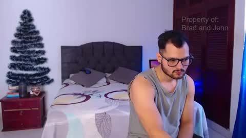 Snapshot of bradandjenn chatting on 12-28-24, 03:15 Your favorite couple and the best butt on Chatur online show from 12-28-24, 03:15