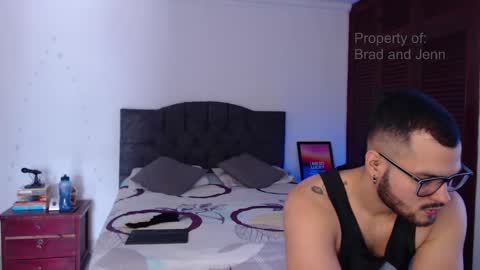 Snapshot of bradandjenn chatting on 12-31-24, 02:36 Your favorite couple and the best butt on Chatur online show from 12-31-24, 02:36