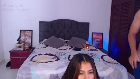 Snapshot of bradandjenn chatting on 01-23-25, 06:14 Your favorite couple and the best butt on Chatur online show from 01-23-25, 06:14