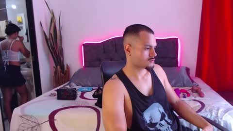 Snapshot of bradandjenn chatting on 09-23-25, 01:36 Your favorite couple and the best butt on Chatur online show from 09-23-25, 01:36