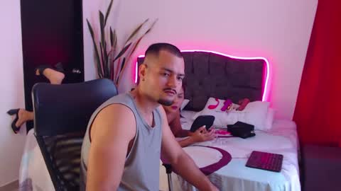 Snapshot of bradandjenn chatting on 09-26-25, 02:43 Your favorite couple and the best butt on Chatur online show from 09-26-25, 02:43