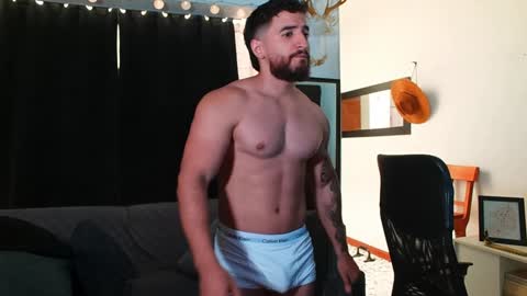 Snapshot of bradley_martinez chatting on 01-27-25, 02:46 Bradley Martinez online show from 01-27-25, 02:46