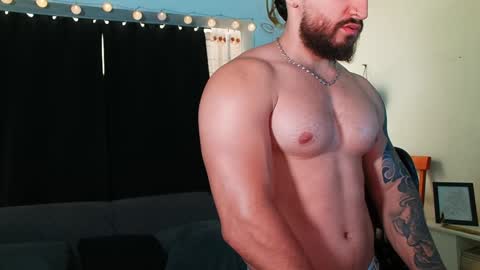 Snapshot of bradley_martinez chatting on 01-28-25, 08:36 Bradley Martinez online show from 01-28-25, 08:36