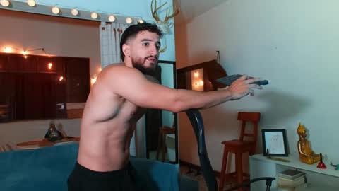 Snapshot of bradley_martinez chatting on 01-28-25, 11:39 Bradley Martinez online show from 01-28-25, 11:39