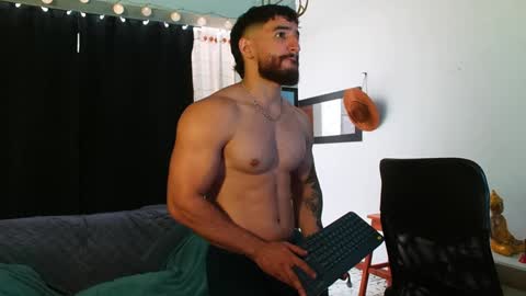 Snapshot of bradley_martinez chatting on 01-30-25, 05:28 Bradley Martinez online show from 01-30-25, 05:28