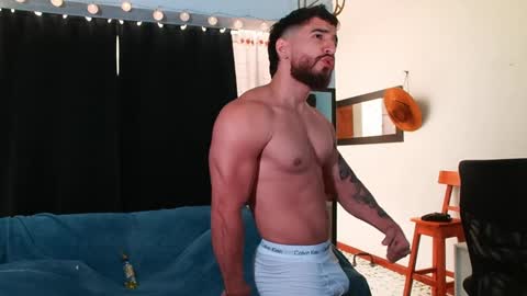 Snapshot of bradley_martinez chatting on 02-01-25, 01:51 Bradley Martinez online show from 02-01-25, 01:51