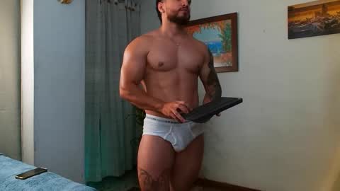 Snapshot of bradley_martinez chatting on 11-21-25, 01:04 Bradley Martinez online show from 11-21-25, 01:04