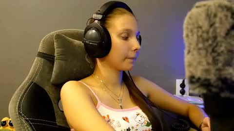 Alice online show from 12-15-25, 04:33